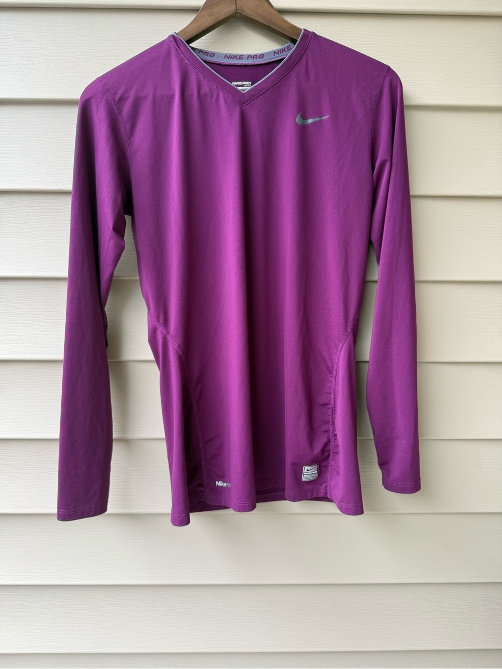 Nike Pro Fitted Women’s L Purple Long Sleeve V-Neck Athletic Top Nike FIT